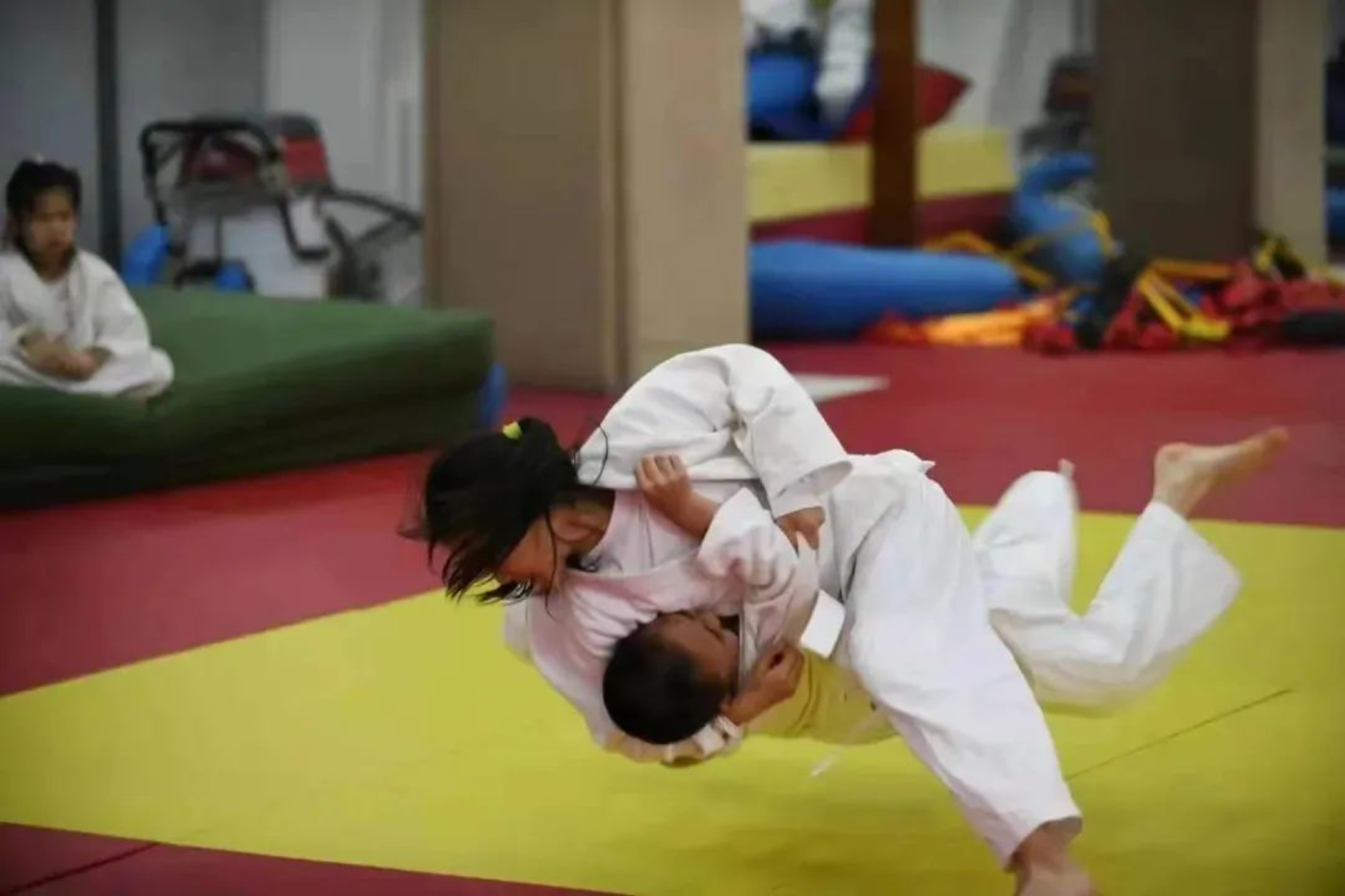 老哥俱乐部-老哥必备的交流社区