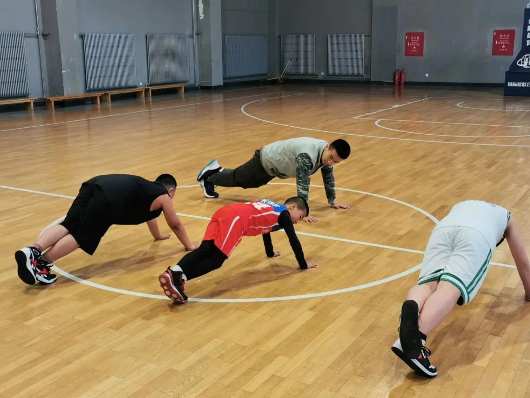 老哥俱乐部-老哥必备的交流社区