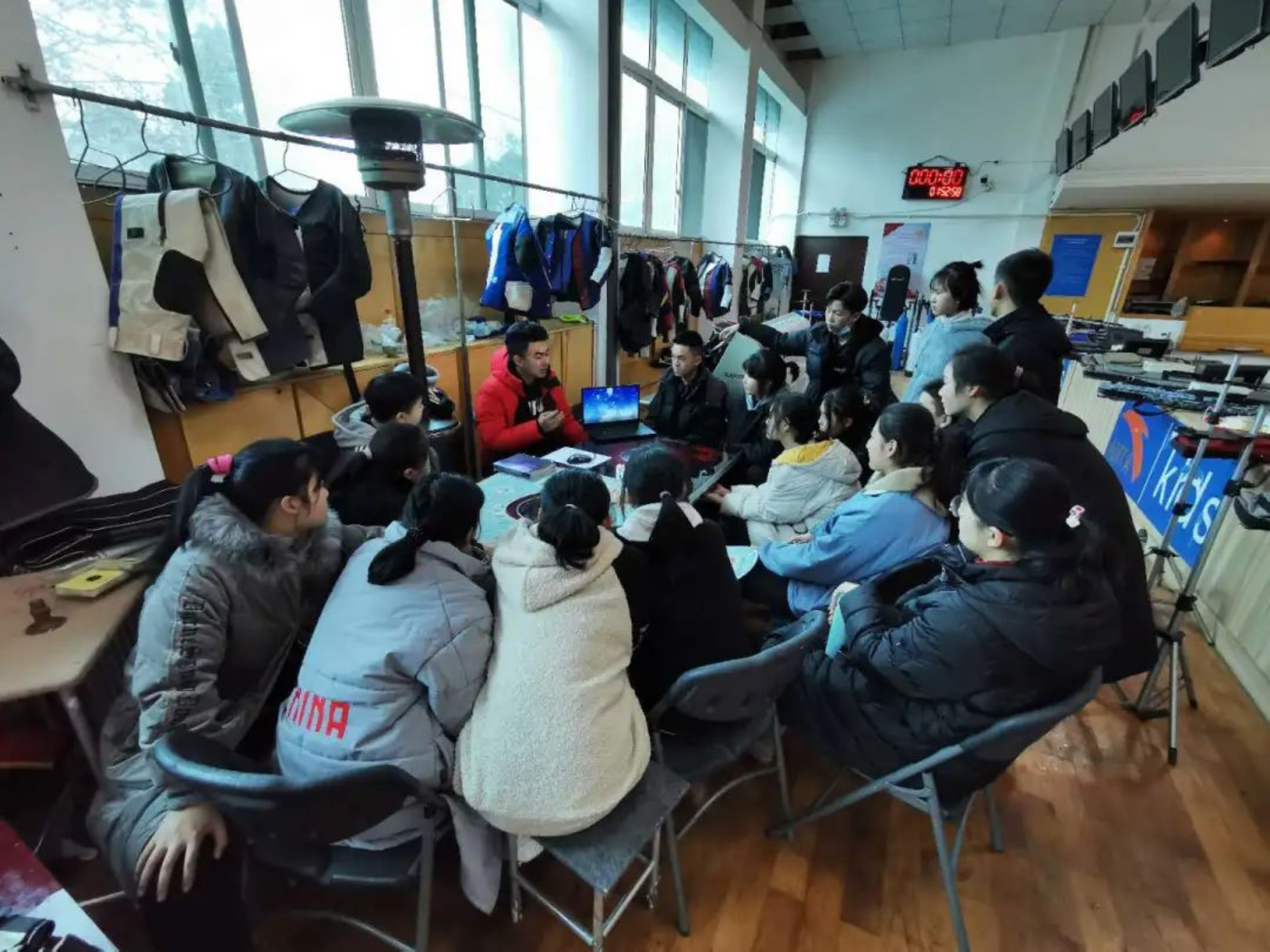 老哥俱乐部-老哥必备的交流社区