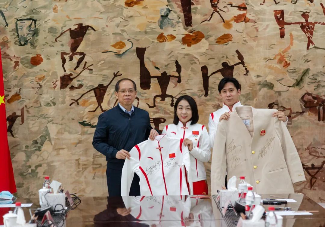 老哥俱乐部-老哥必备的交流社区