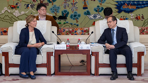 老哥俱乐部-老哥必备的交流社区