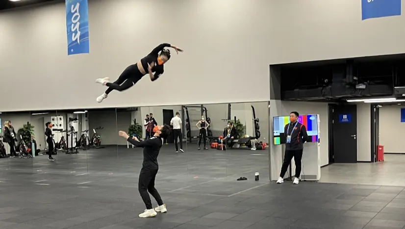 老哥俱乐部-老哥必备的交流社区