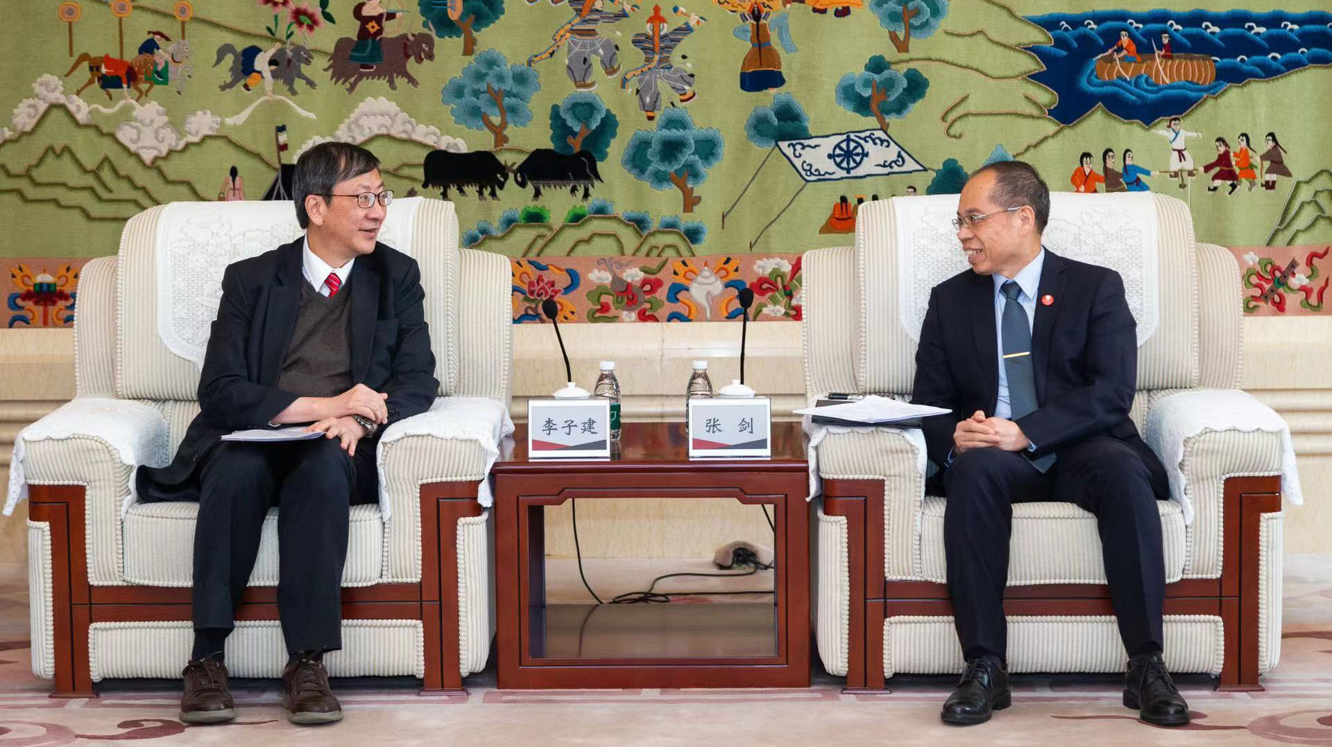 老哥俱乐部-老哥必备的互换社区