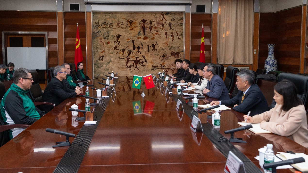 老哥俱乐部-老哥必备的互换社区