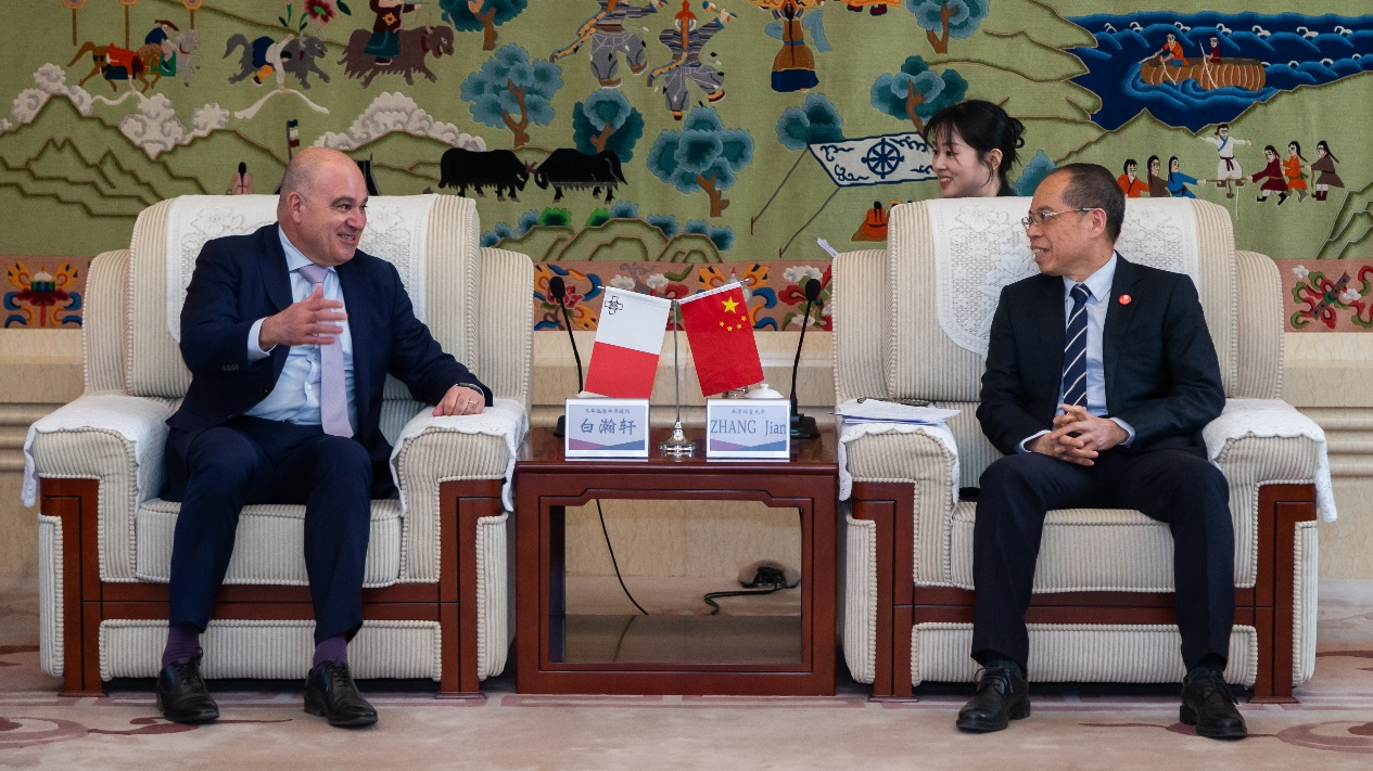 老哥俱乐部-老哥必备的互换社区