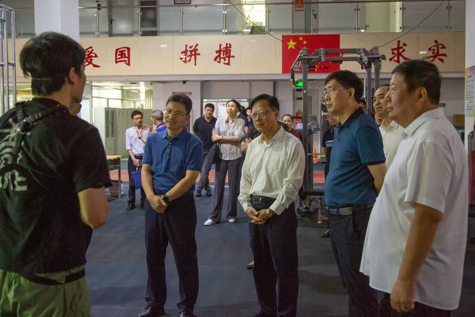 老哥俱乐部-老哥必备的互换社区